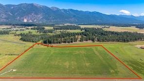 895 Middle Road, Columbia Falls